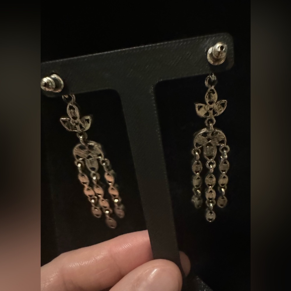 Vintage Chandelier Earrings 💚 - Picture 4 of 4